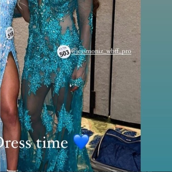 Absolutely stunning green/blue, sequin gown. - Picture 7 of 7